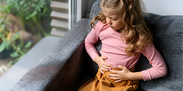 QUE DONNER A UN ENFANT CONSTIPÉ ? ALIMENTS, PROBIOTIQUES ET ASTUCES NATURELLES