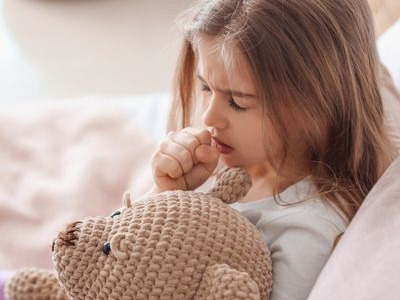 PREVENIR LES TOUX ET LES TROUBLES RESPIRATOIRES CHEZ LES ENFANTS AVEC DES SOLUTIONS NATURELLES
